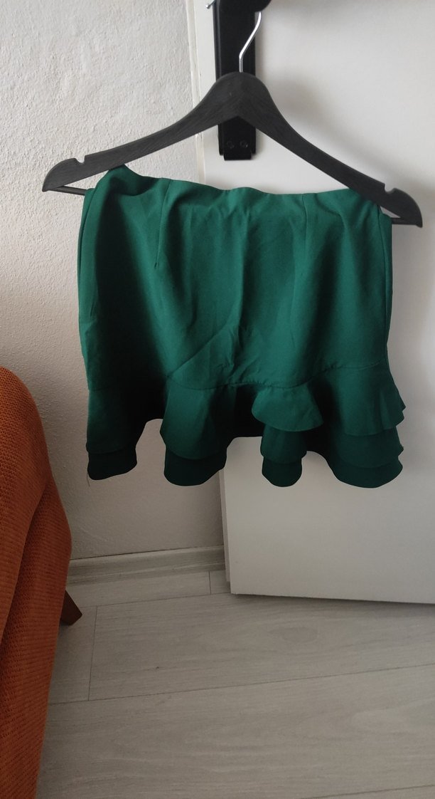 Yeşil mini firfırlı etek - Görsel 3