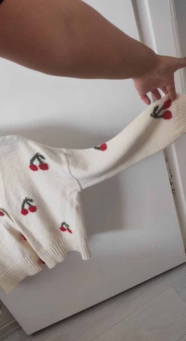 Nakışlı Kiraz Desenli Krem Triko Hırka - Görsel 2