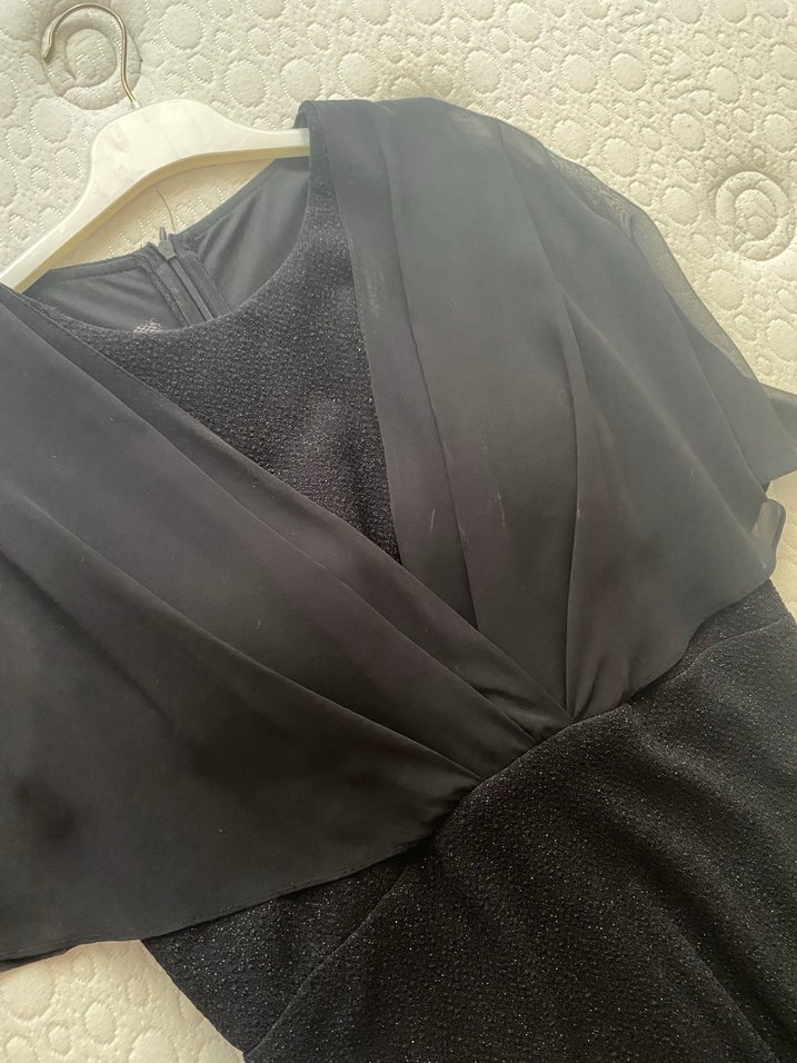 Siyah V Yaka Transparan Kısa Kollu Midi Elbise - Görsel 3