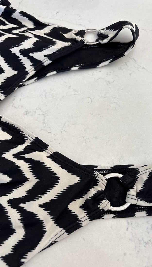 V yakalı elbise mayo - Görsel 2