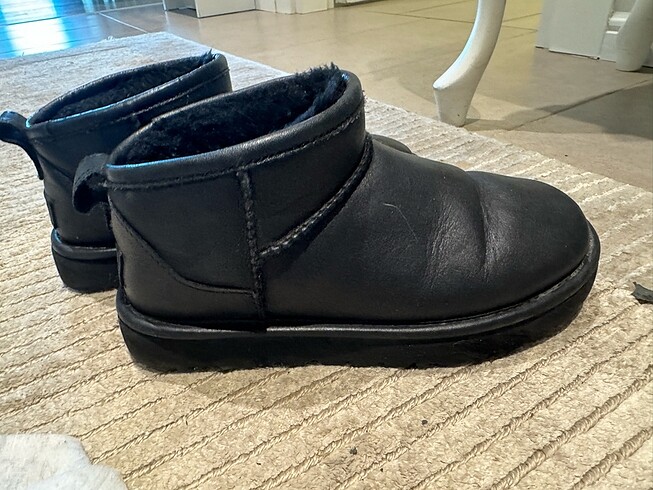 Ugg mini siyah