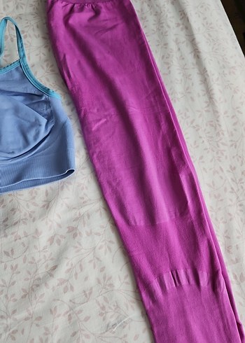 mavi spor atlet ve mor midi tayt takım - Görsel 3
