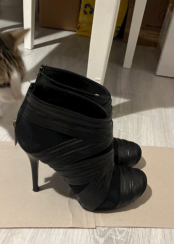 Siyah Yılan Desenli Stiletto Topuklu Bot