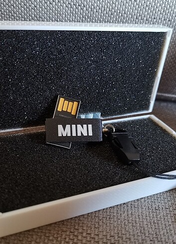 Fiat 500 ve Mini USB flash bellek, adet fiyatı