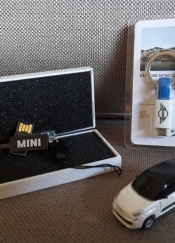 Fiat 500 ve Mini USB flash bellek, adet fiyatı 