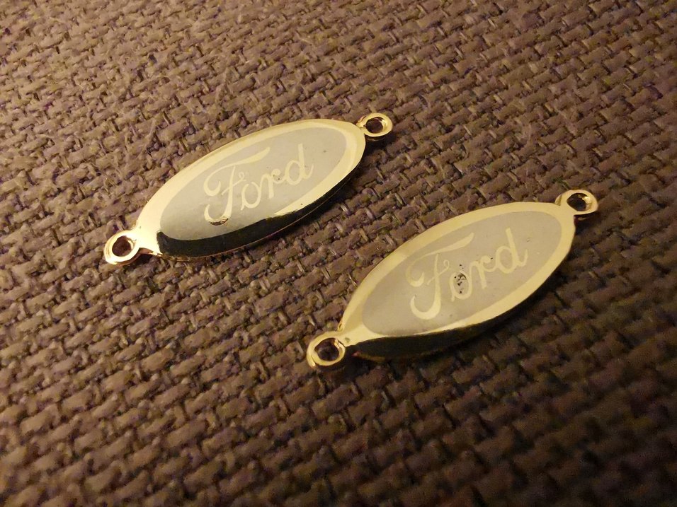 Altın Renkli Ford Rozetleri - Görsel 3