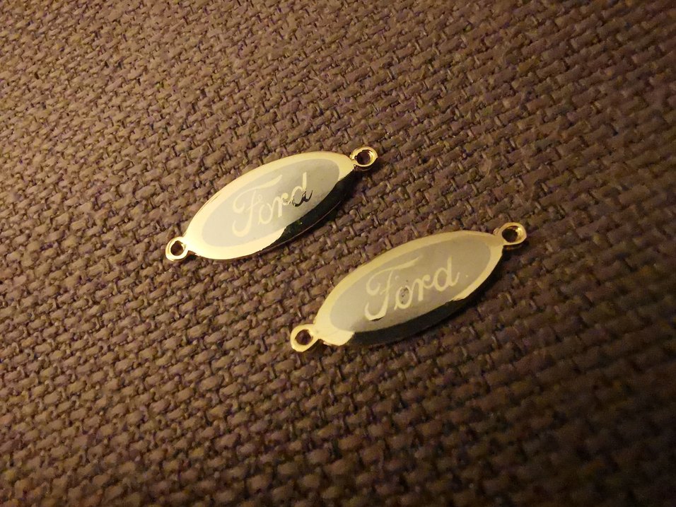 Altın Renkli Ford Rozetleri - Görsel 2