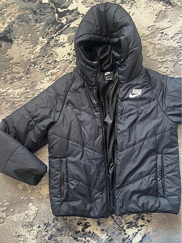 Nike mont