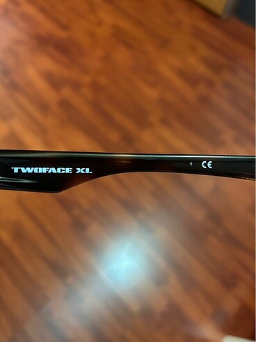 Beden Oakley güneş gözlüğü