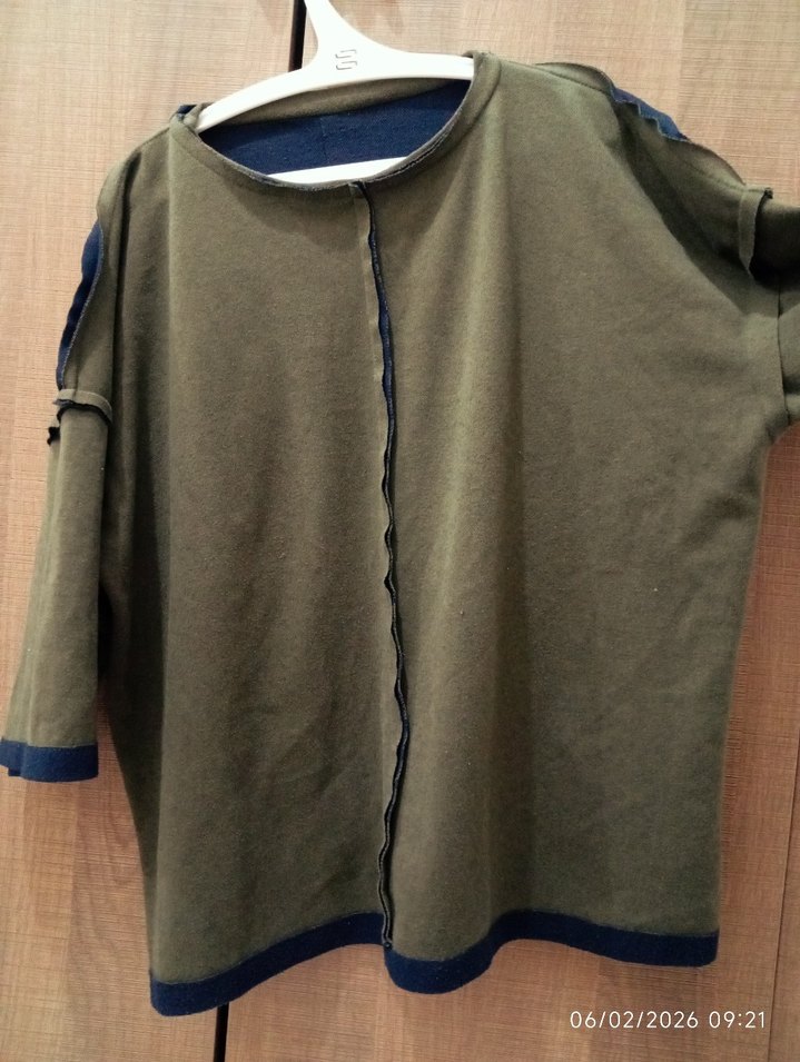 Haki dikiş detaylı tişört - Görsel 2