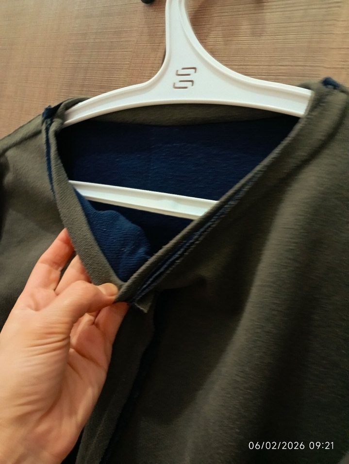 Haki dikiş detaylı tişört - Görsel 3