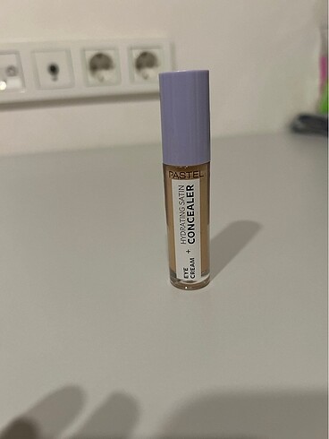 Pastel concealer