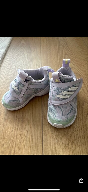 Adidas spor ayakkabısı