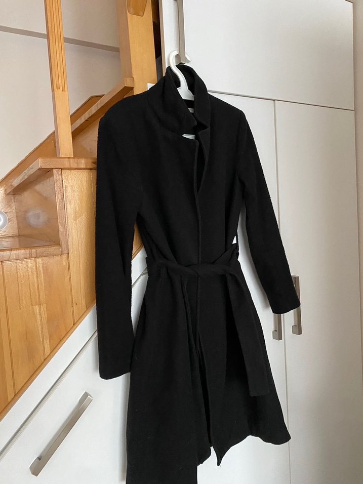 Siyah Uzun Kollu Kemerli Kaban - Görsel 2