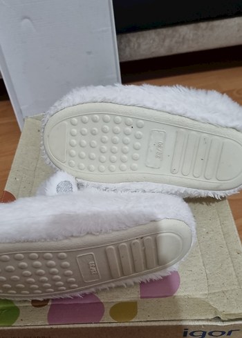 Kız Çocuk Beyaz Nakışlı Peluş Ev Terliği - Görsel 2