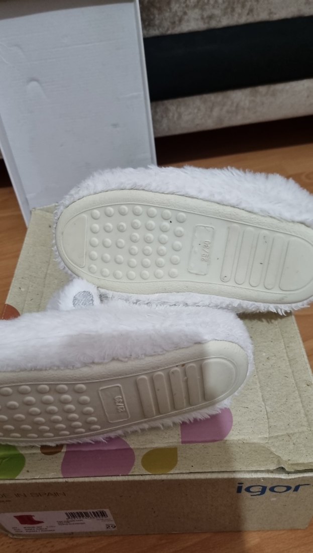 Kız Çocuk Beyaz Nakışlı Peluş Ev Terliği - Görsel 2