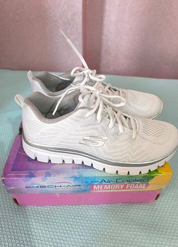 40 Beden Skechers orjinal ayakkabı
