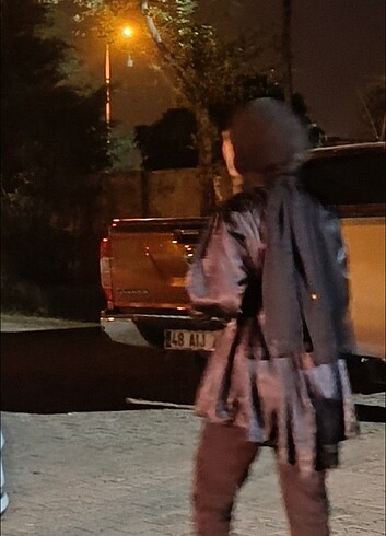 Siyah fırfırlı kol hakim yaka - Görsel 6