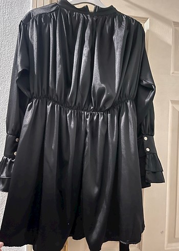 Siyah fırfırlı kol hakim yaka - Görsel 4