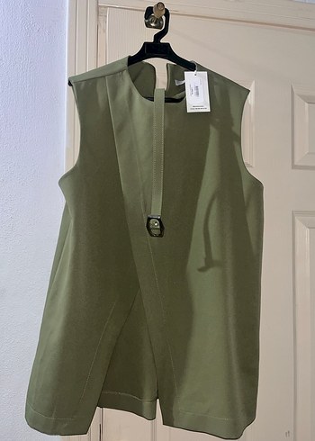 Kemer Detaylı Kolsuz takım - Görsel 4