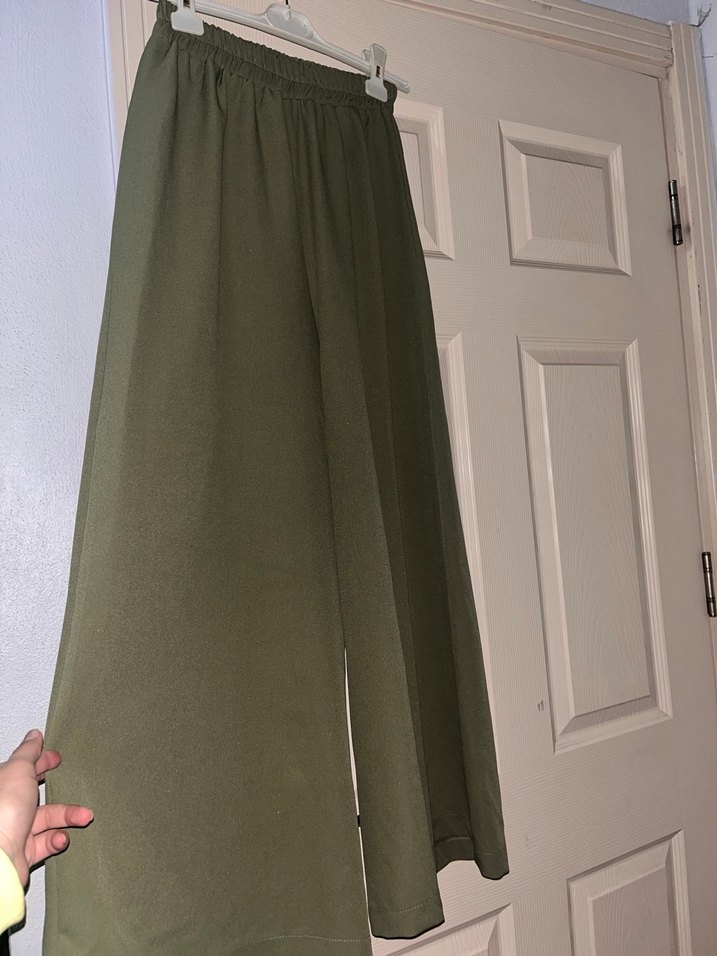 Kemer Detaylı Kolsuz takım - Görsel 3