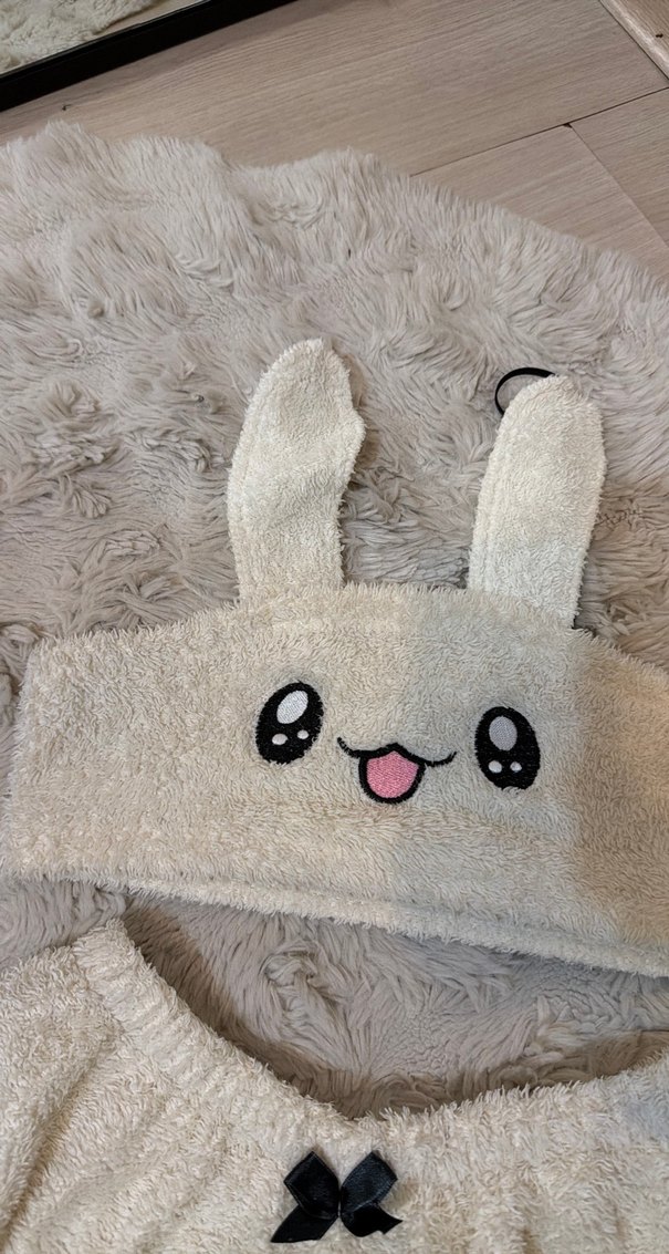 Nakışlı Kürklü Krem pijama - Görsel 2