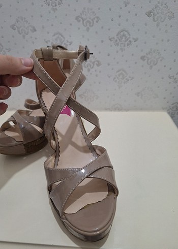 Bej Kadın Dolgu Topuklu Sandalet - Görsel 3