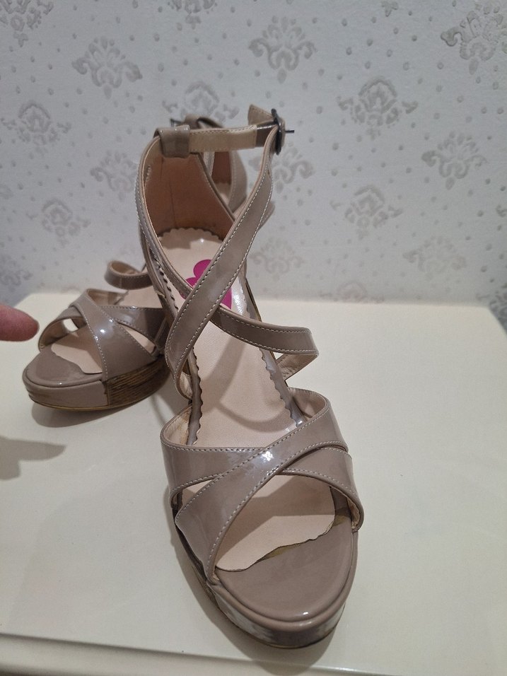 Bej Kadın Dolgu Topuklu Sandalet - Görsel 4