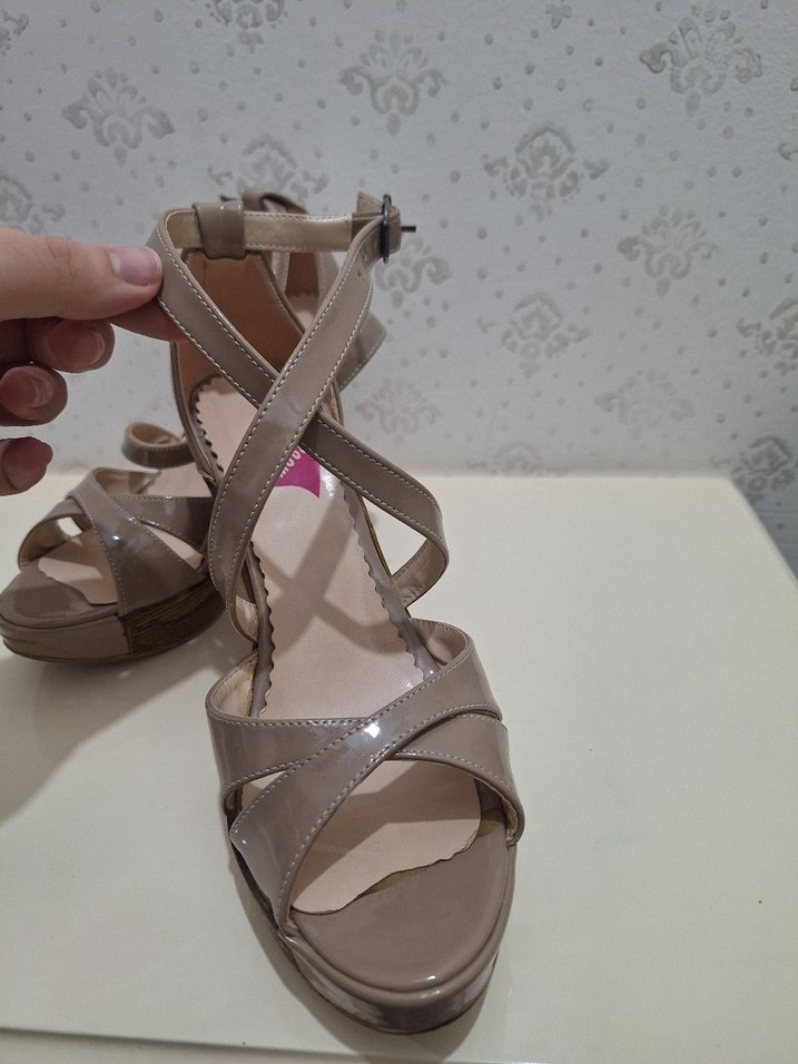 Bej Kadın Dolgu Topuklu Sandalet - Görsel 3