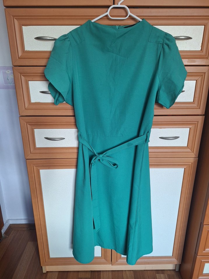 Yeşil Kemerli Kısa Kollu Midi Elbise - Görsel 4