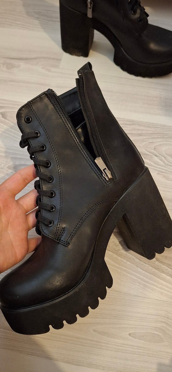 Siyah Deri Tokalı Gotik Topuklu Bot - Görsel 2