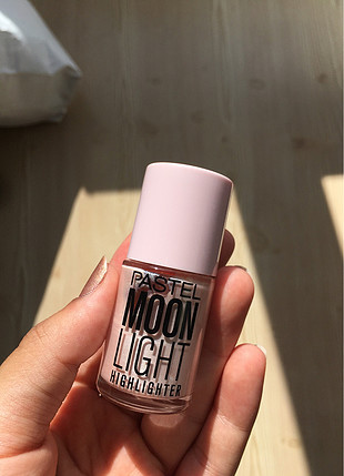 Pastel moonlight highlighter