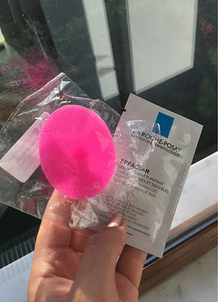 La Roche Posay Yüz temizleme pedi ve la roche posay temizleme jeli