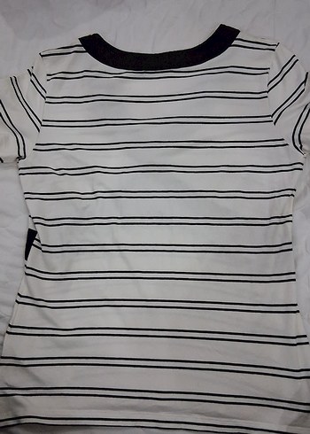 V Yaka Çizgili Kadın Tişört - Görsel 3