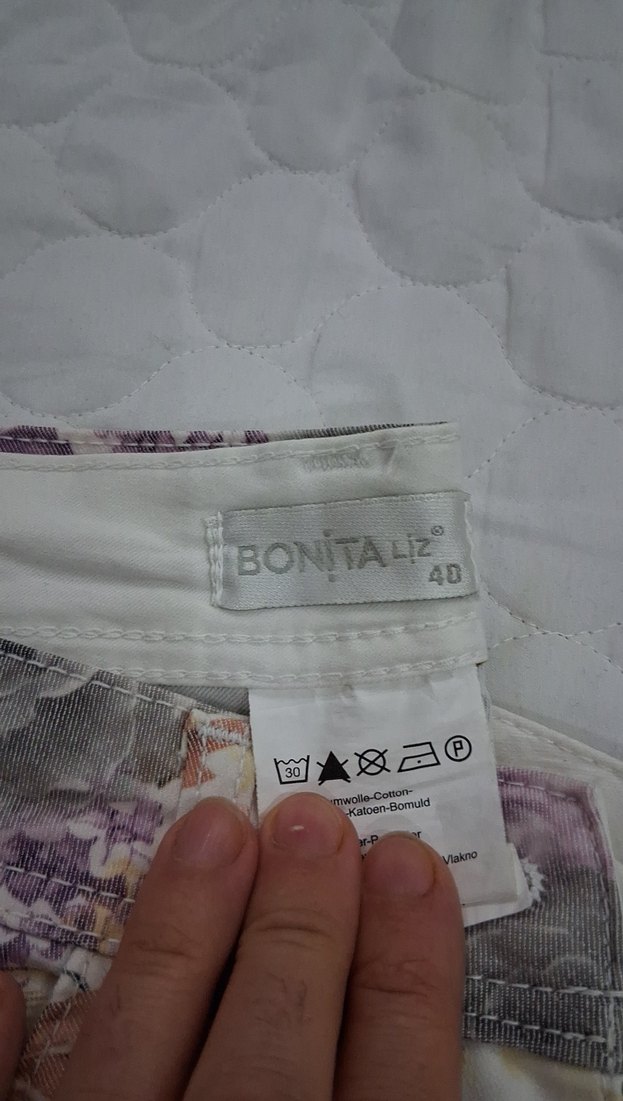 Çiçek Desenli Gri Kadın Bermuda Şort - Görsel 3