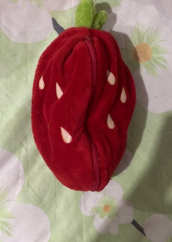 Beden Beyaz Çilek Peluş Oyuncak