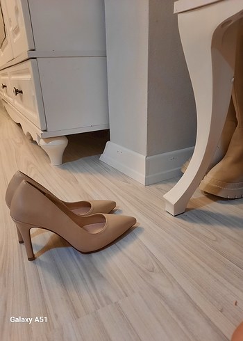 Bej Stiletto Topuklu Kadın Ayakkabı