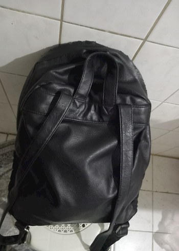 Siyah Deri Sırt Çantası resimde görüldüğü gibidir - Görsel 3