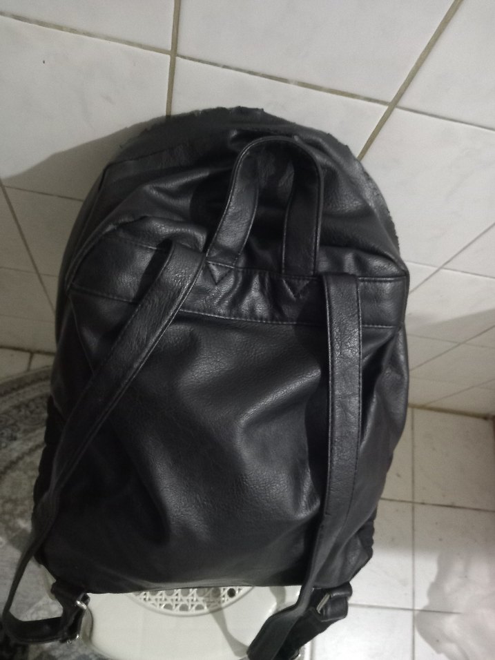 Siyah Deri Sırt Çantası resimde görüldüğü gibidir - Görsel 3