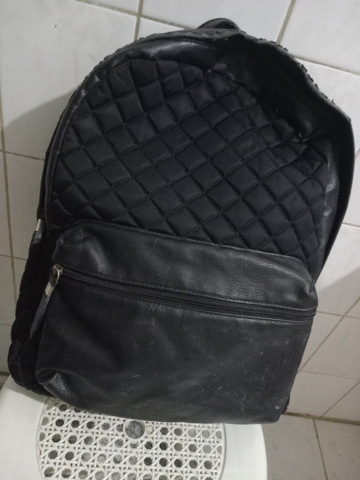 Siyah Deri Sırt Çantası resimde görüldüğü gibidir - Görsel 2