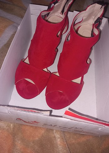 Kırmızı Süet Tokalı Kadın Topuklu Ayakkabı - Görsel 7
