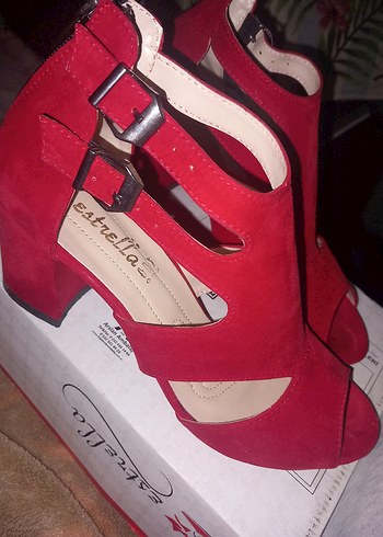 Kırmızı Süet Tokalı Kadın Topuklu Ayakkabı - Görsel 3