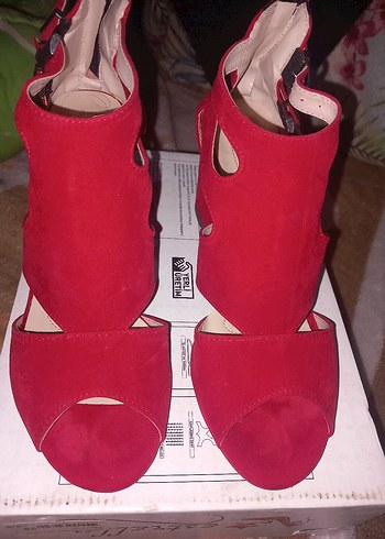 Kırmızı Süet Tokalı Kadın Topuklu Ayakkabı - Görsel 2