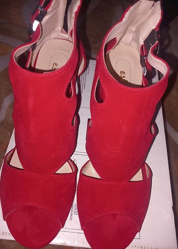 Kırmızı Süet Tokalı Kadın Topuklu Ayakkabı - Görsel 10