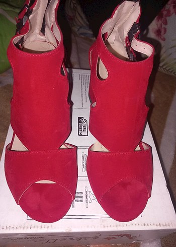 Kırmızı Süet Tokalı Kadın Topuklu Ayakkabı - Görsel 6