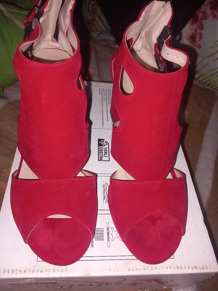 Kırmızı Süet Tokalı Kadın Topuklu Ayakkabı - Görsel 2