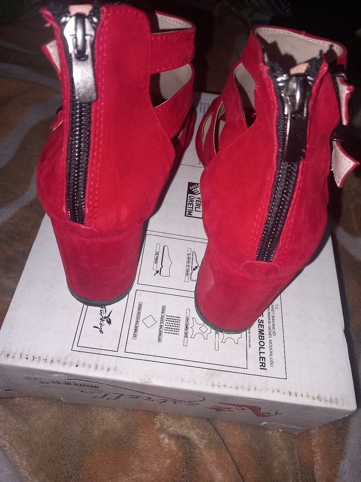 Kırmızı Süet Tokalı Kadın Topuklu Ayakkabı - Görsel 5