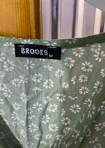 Düğme Detaylı V Yakalı Midi Boy Yeşil Elbise - Görsel 2