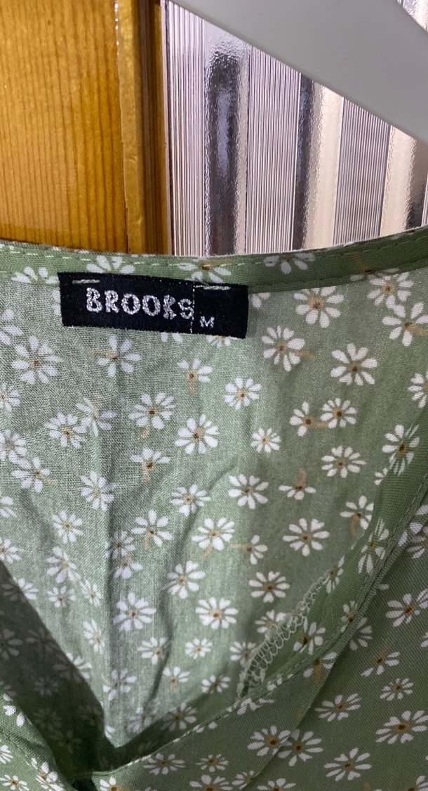 Düğme Detaylı V Yakalı Midi Boy Yeşil Elbise - Görsel 2