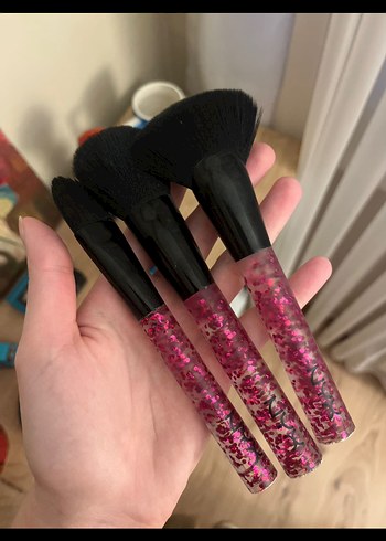 Pembe Parlak Saplı Makyaj Fırçaları - Görsel 2